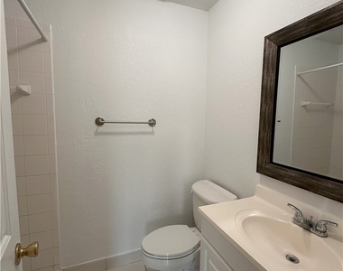4629 Bayshore Drive - Photo Thumbnail 11