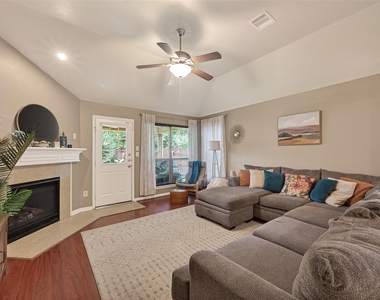 11518 Columbia Pines Lane - Photo Thumbnail 7