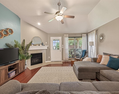 11518 Columbia Pines Lane - Photo Thumbnail 8