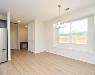 27823 Western Creek Ct - Photo Thumbnail 5