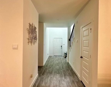 31606 Whittis Hill Way - Photo Thumbnail 2