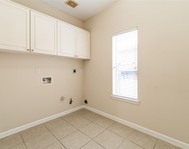 4111 Surreydon Drive - Photo Thumbnail 18