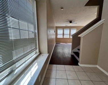 2811 Hackamore Hollow Lane - Photo Thumbnail 1