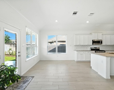 15011 Old Horseshoe Lake Drive - Photo Thumbnail 12
