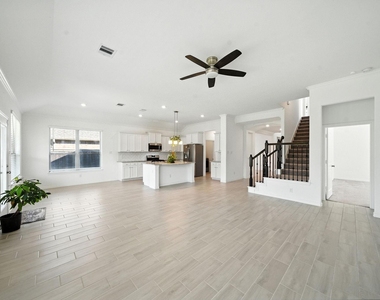15011 Old Horseshoe Lake Drive - Photo Thumbnail 5