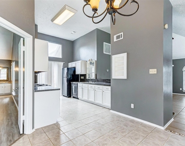 8410 Fawn Wind Court - Photo Thumbnail 11