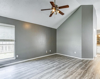 8410 Fawn Wind Court - Photo Thumbnail 16
