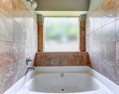8410 Fawn Wind Court - Photo Thumbnail 20