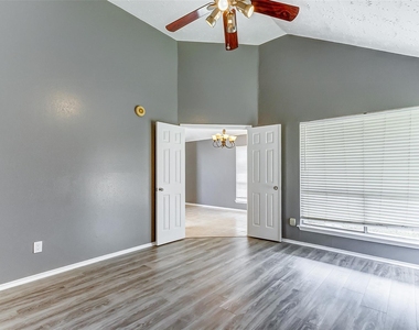 8410 Fawn Wind Court - Photo Thumbnail 17
