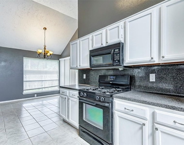 8410 Fawn Wind Court - Photo Thumbnail 14