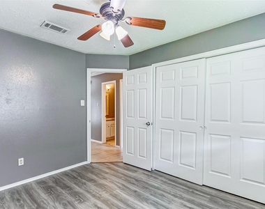 8410 Fawn Wind Court - Photo Thumbnail 23