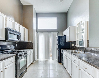 8410 Fawn Wind Court - Photo Thumbnail 12