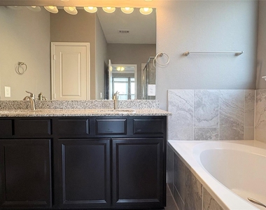 5030 Rue Dela Croix Drive - Photo Thumbnail 16