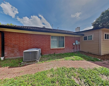 18138 Garden Manor Drive - Photo Thumbnail 16
