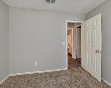 18138 Garden Manor Drive - Photo Thumbnail 11