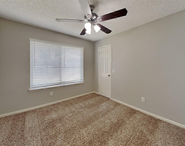 18138 Garden Manor Drive - Photo Thumbnail 12