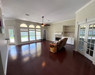 308 Williamsburg Avenue - Photo Thumbnail 5