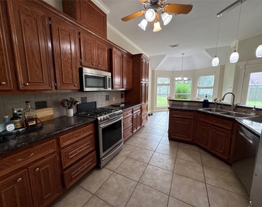308 Williamsburg Avenue - Photo Thumbnail 9