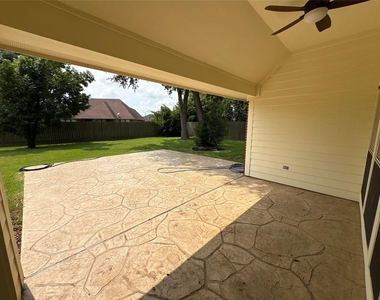 308 Williamsburg Avenue - Photo Thumbnail 23