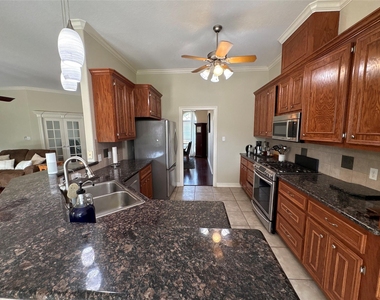 308 Williamsburg Avenue - Photo Thumbnail 10
