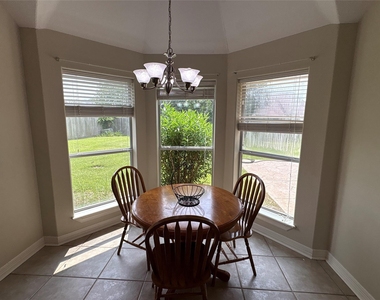 308 Williamsburg Avenue - Photo Thumbnail 12