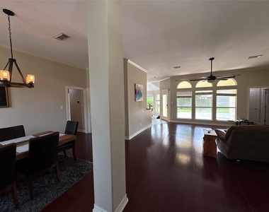 308 Williamsburg Avenue - Photo Thumbnail 3