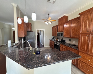 308 Williamsburg Avenue - Photo Thumbnail 11
