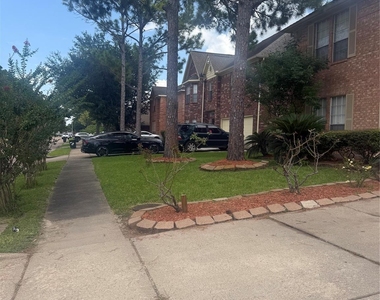 13719 Ortega Lane - Photo Thumbnail 4