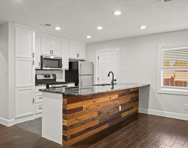 1030 Grand Junction Drive - Photo Thumbnail 7