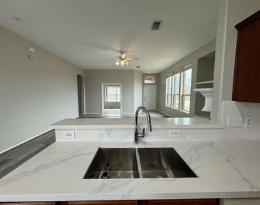 13196 Miller Lane - Photo Thumbnail 9