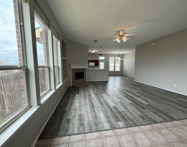 13196 Miller Lane - Photo Thumbnail 4