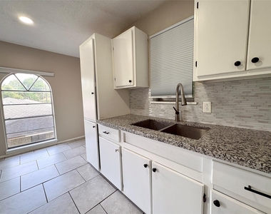 3021 Sycamore Avenue - Photo Thumbnail 6