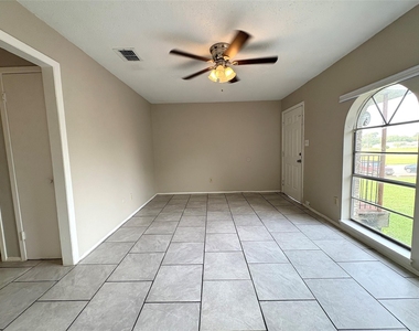 3021 Sycamore Avenue - Photo Thumbnail 2