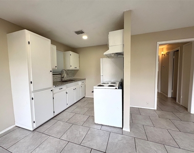 3021 Sycamore Avenue - Photo Thumbnail 7