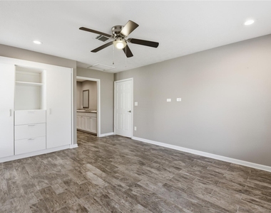 3424 Balboa Circle - Photo Thumbnail 19