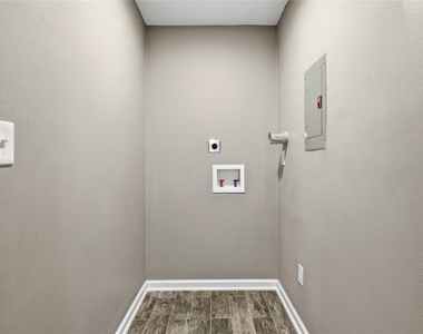 3424 Balboa Circle - Photo Thumbnail 16