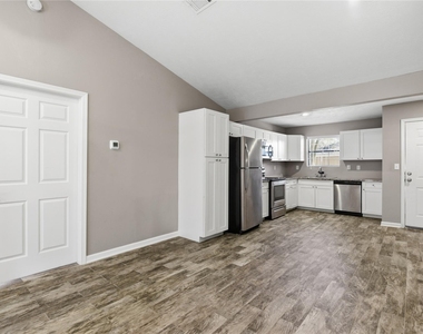 3424 Balboa Circle - Photo Thumbnail 10