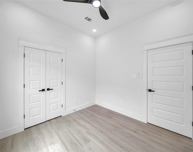 4834 Higgins Street - Photo Thumbnail 22