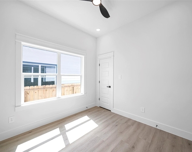4834 Higgins Street - Photo Thumbnail 20