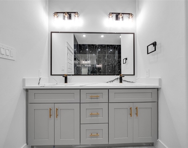 4834 Higgins Street - Photo Thumbnail 16