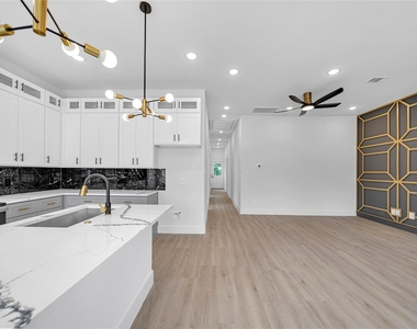 4834 Higgins Street - Photo Thumbnail 7