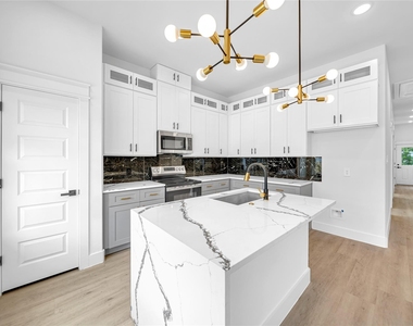 4834 Higgins Street - Photo Thumbnail 6