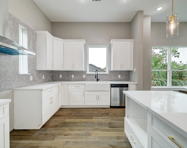 1411 W 23rd Street - Photo Thumbnail 15