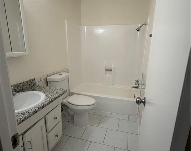 2110 Bentvine Drive - Photo Thumbnail 9
