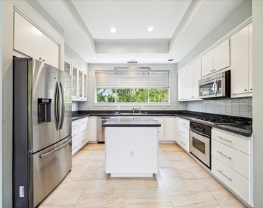 616 Lester Street - Photo Thumbnail 8