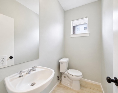 616 Lester Street - Photo Thumbnail 23