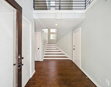 616 Lester Street - Photo Thumbnail 4
