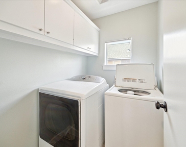 616 Lester Street - Photo Thumbnail 24