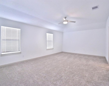 3810 Lila Lake Lane - Photo Thumbnail 10