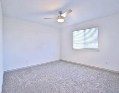 3810 Lila Lake Lane - Photo Thumbnail 4